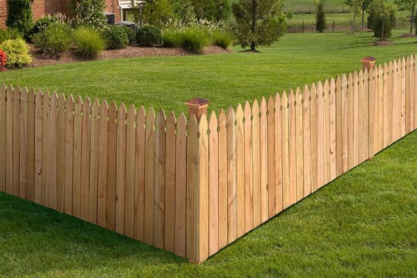 Neutíchajúca nadčasovosť drevených plotov